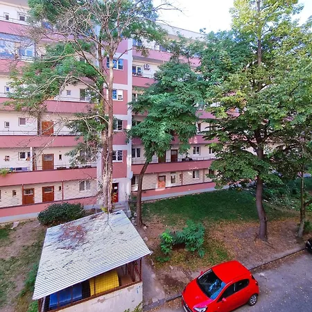 Apartment Cozy 2-room Apt, Parking Nearby *