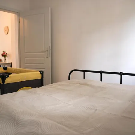 Cozy 2-room Apt, Parking Nearby * Bratislava