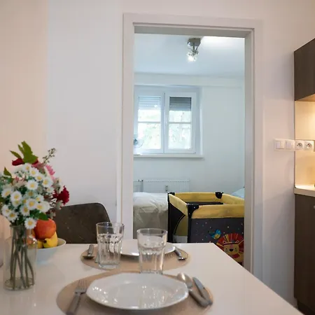 Cozy 2-room Apt, Parking Nearby Apartment *