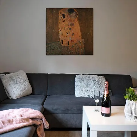 Apartment Cozy 2-room Apt, Parking Nearby Bratislava