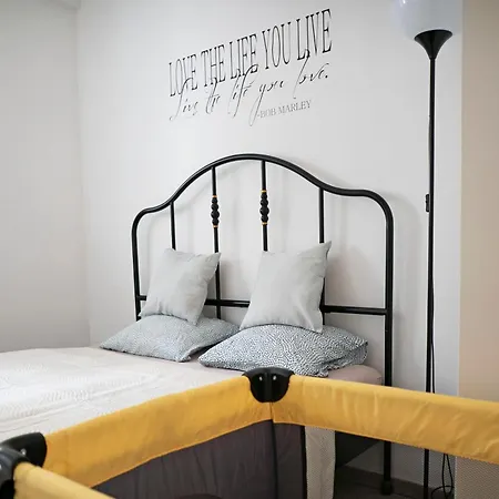 Cozy 2-room Apt, Parking Nearby ברטיסלאבה